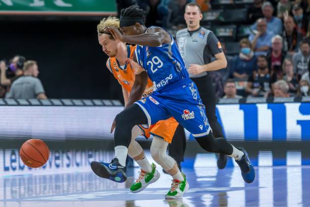 迫使其外线 迫使其外线