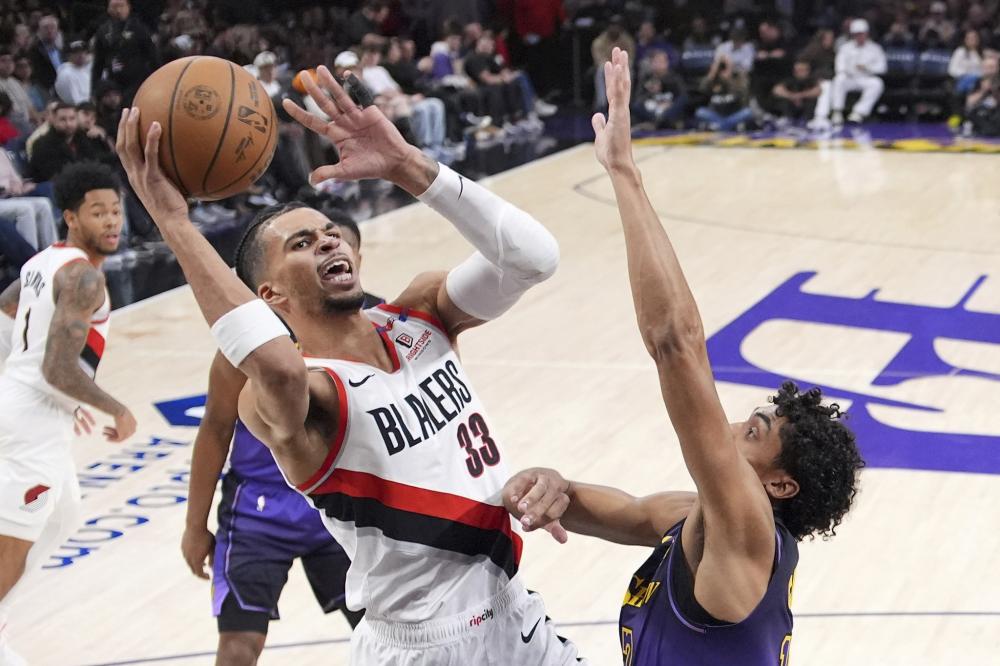 [乒乓球]李向垚、陈思杨分获八岁组男、女单打冠军.